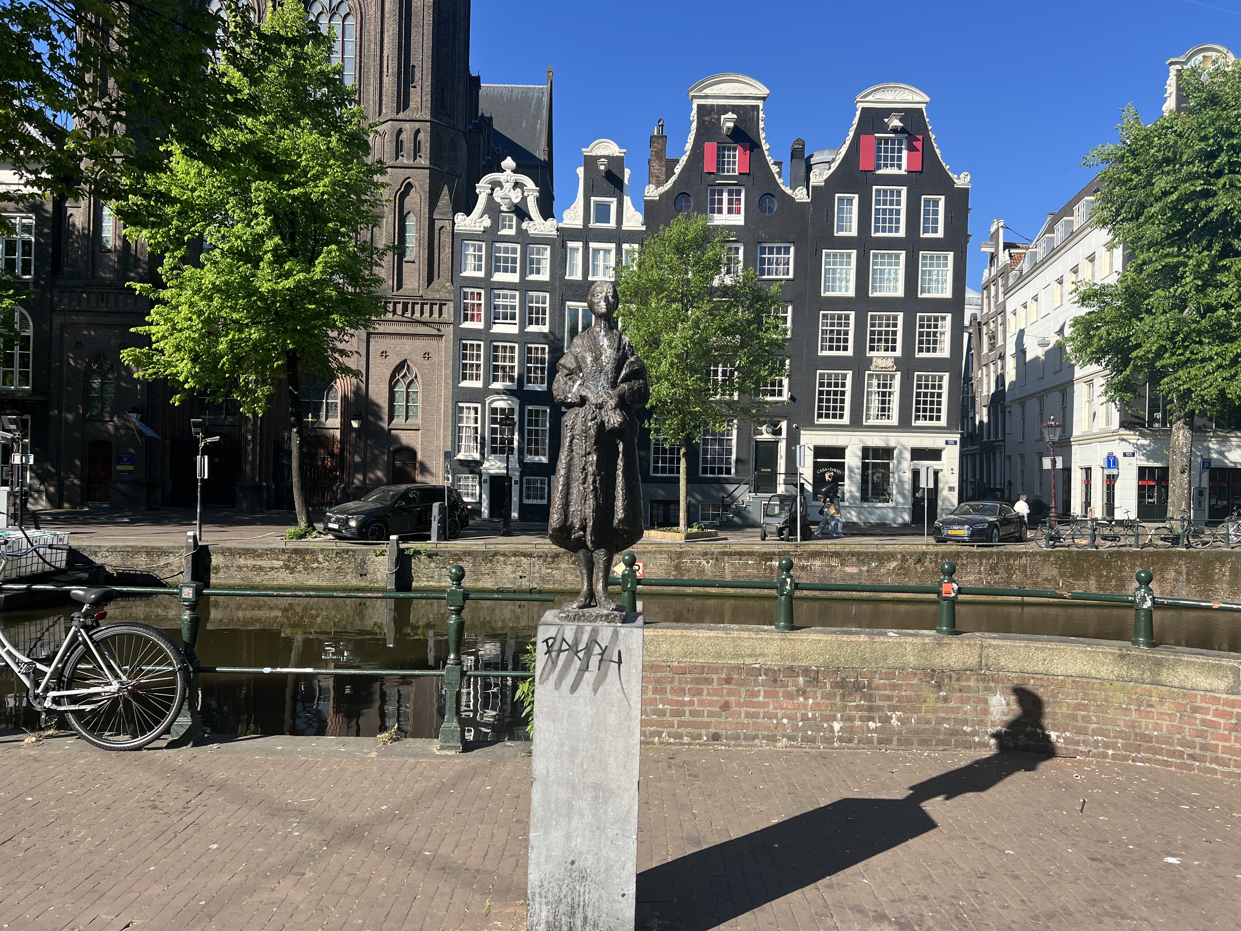 Standbeeld Vrouw Met Stola Featured image